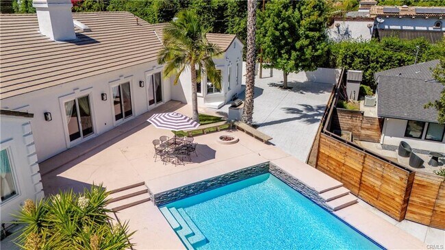 Building Photo - 5206 Topeka Dr