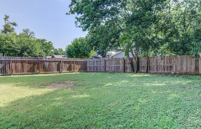 Building Photo - 13001 Campos Dr