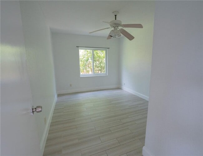 Building Photo - 5332 NW 29th Ct