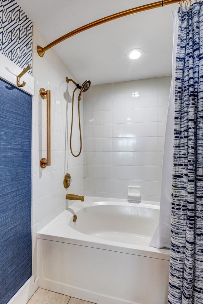Building Photo - ** NAPLES COVE @ BAY FOREST ** 2 BED / 2 B...