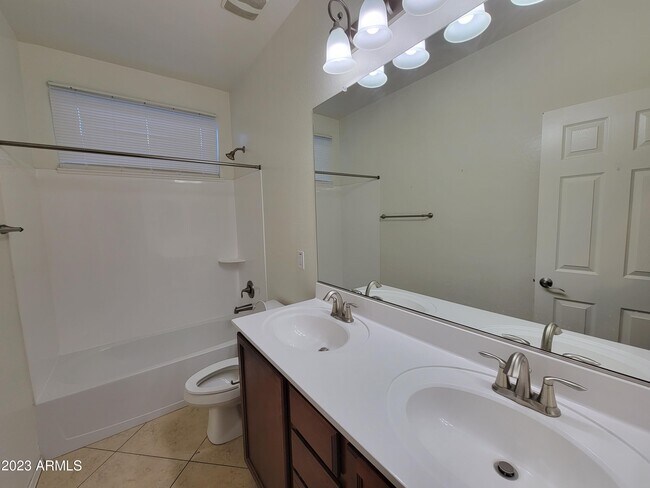 Building Photo - 2671 E Daniel Dr