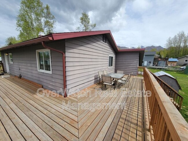 Building Photo - 17024 Meadow Creek Dr