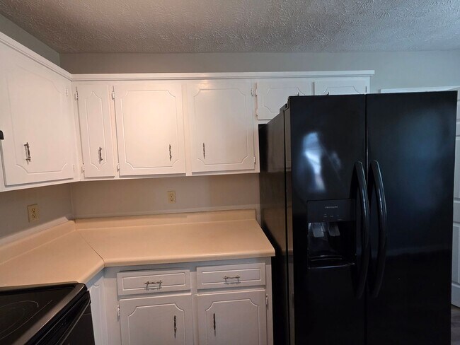 Building Photo - SPECIAL 1/2 OFF 1st Month's Rent!!!!