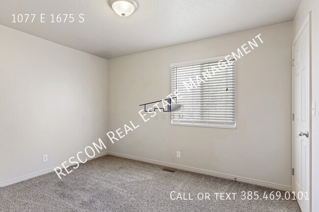 Building Photo - 1077 1675 S