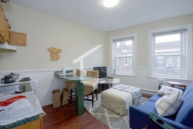 Building Photo - 9/1 No Fee! 2BR on Huntington Ave near Longwood, Brigham Cir!