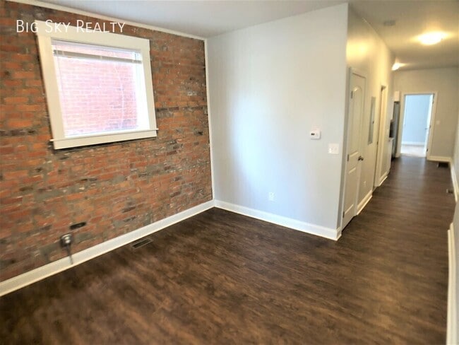 Building Photo - 71 E Gates St