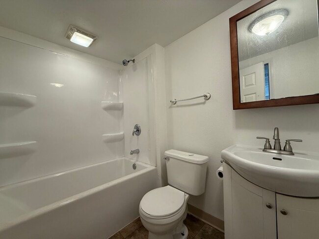 Building Photo - 707 17th St NW