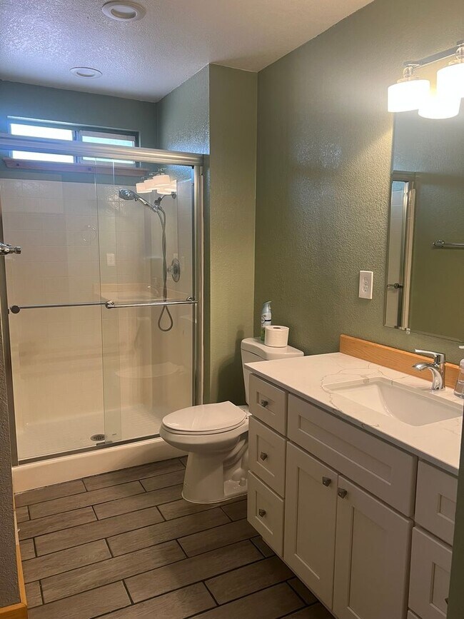 Building Photo - Three Bedroom, Two Bathroom Single Family ...