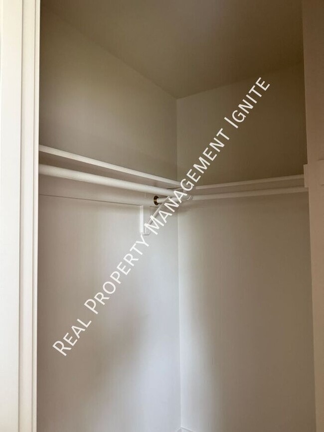 Building Photo - 1972 NE Sams Loop