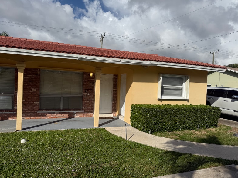 Building Photo - 2419 NE 2nd Ave