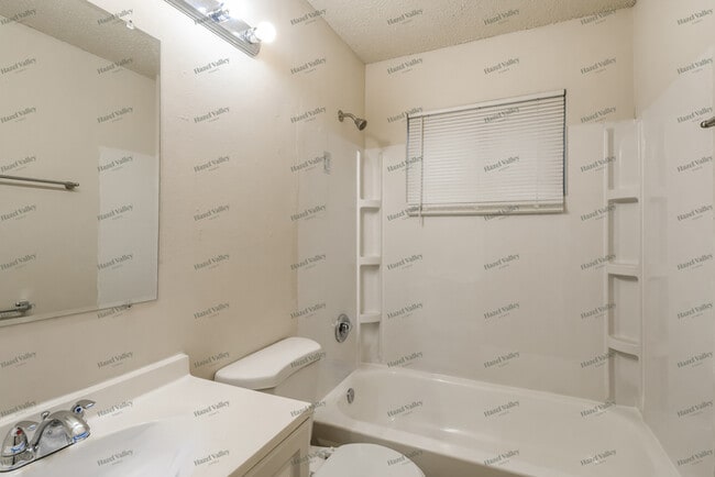 Building Photo - 1612 Award Dr