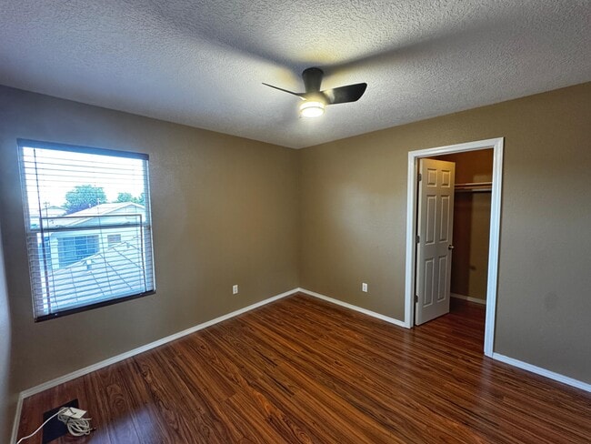 Building Photo - 923 Telstar Loop NW