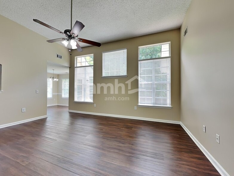 Building Photo - 28 Blue Lake St