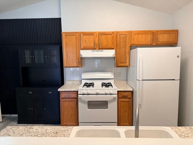 Building Photo - 4 Bedroom - 2 bath duplex located near campus and State Highway 9