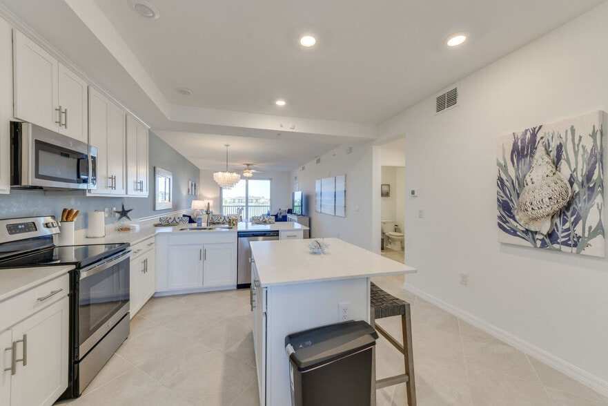 Building Photo - 12240 Wellen Golf St