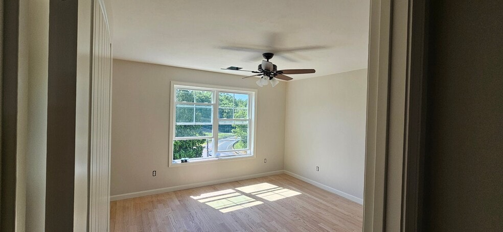 Building Photo - 719 Putnam Pike