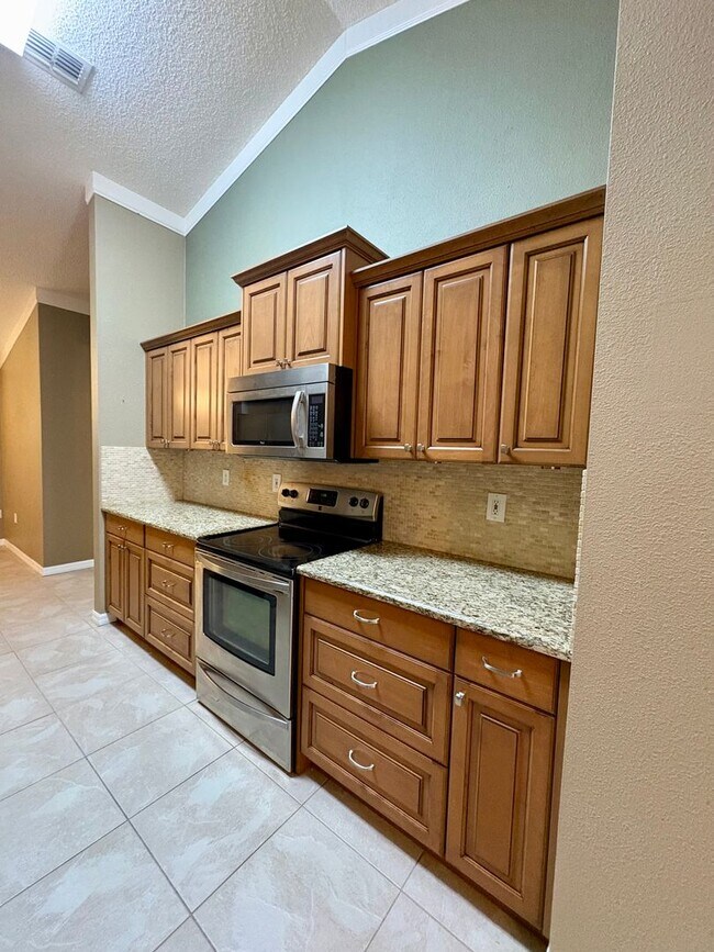 Building Photo - Beautiful 3Bed/2Bath with 2-Car Garage on a Cul-de-Sac