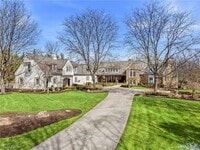 Building Photo - 809 Village Trail