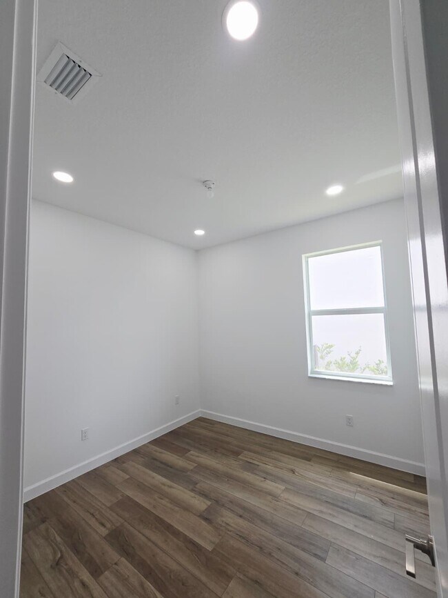 Building Photo - 3501 Harborside Ave