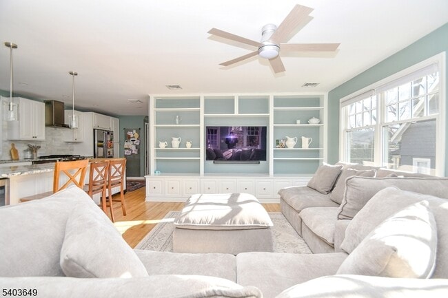 Building Photo - 11 Morris Ct