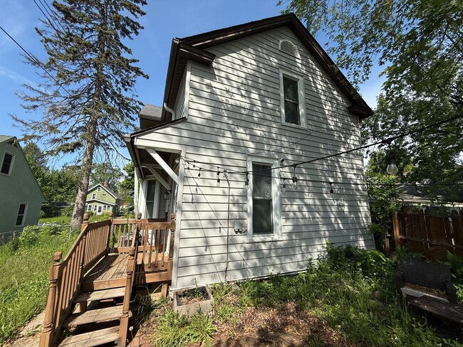 Building Photo - Stunning 3 Bedroom 1 Bathroom Single Family Home in St. Paul! Apply TODAY!