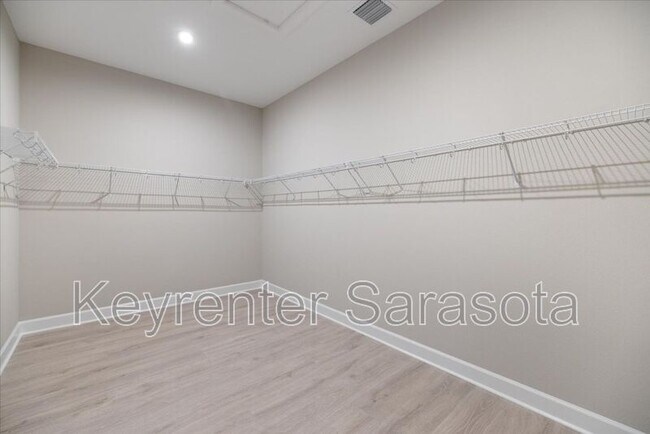 Building Photo - 11140 Wicker Park Pl