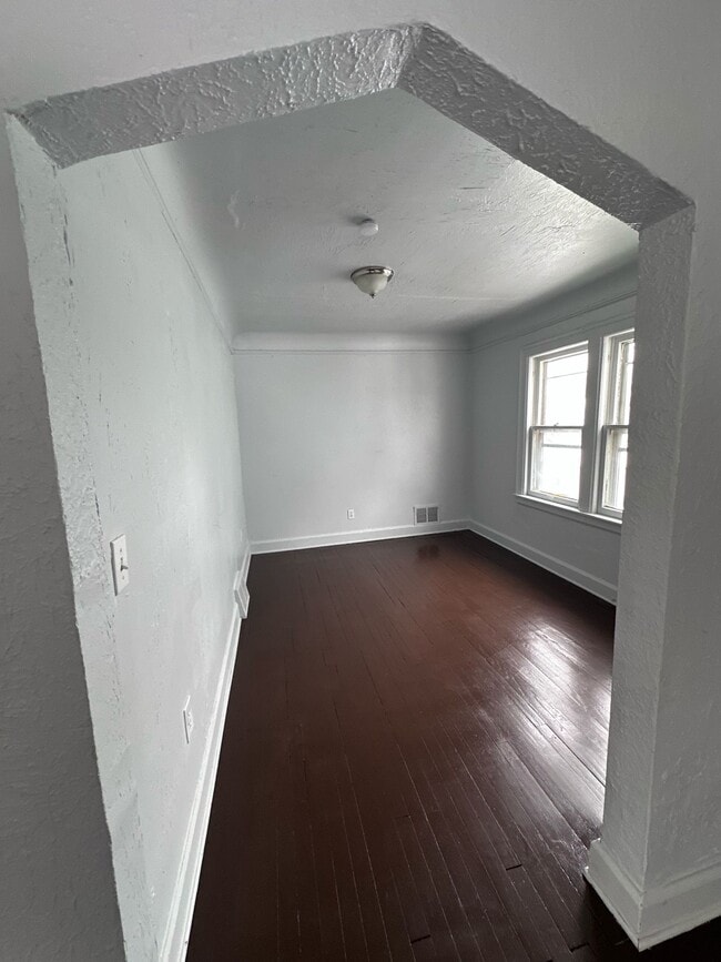 Building Photo - 15016 Cruse St