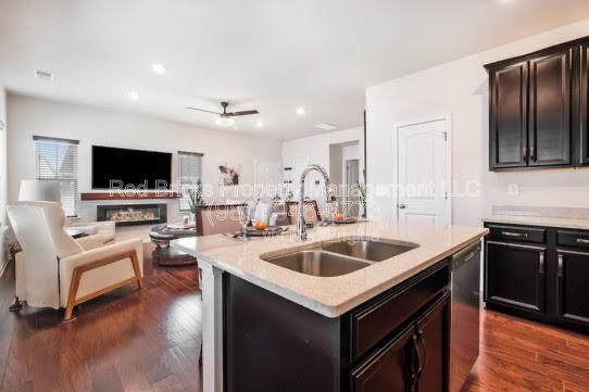 Building Photo - 6549 Revolutionary Trail