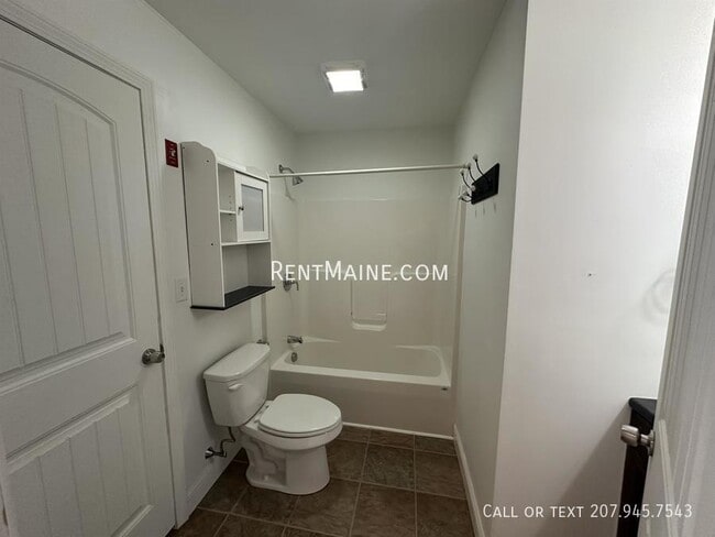 Building Photo - 11 Basketball Ct