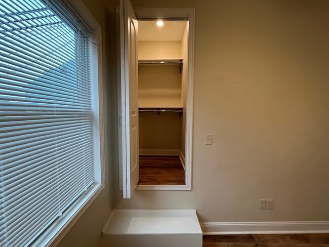 Building Photo - 4739 Essex Way