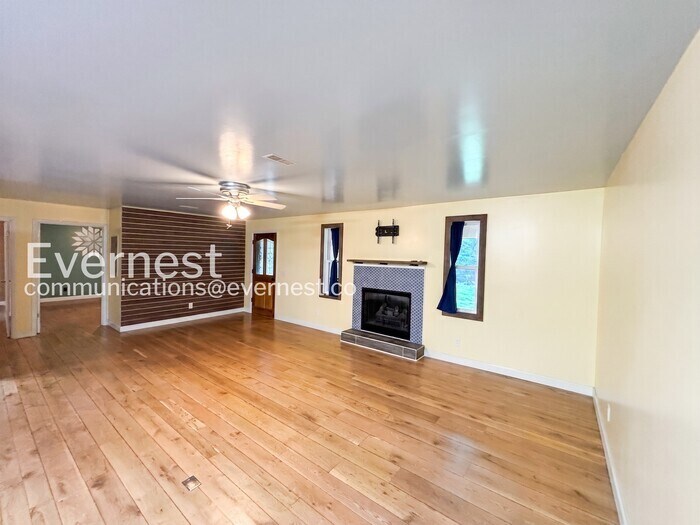 Building Photo - 466 Hays Hollow Rd
