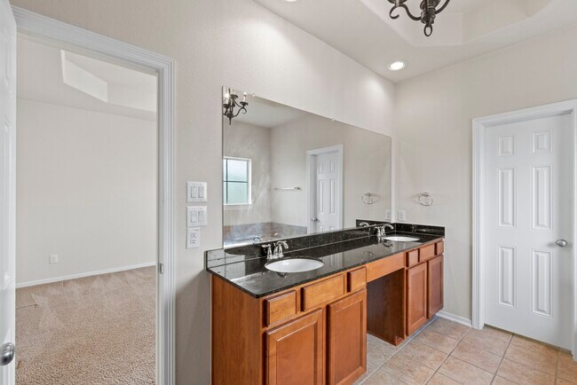 Building Photo - 3334 Clearview Villa Way
