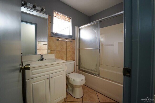 Building Photo - 204 E Gomez Dr