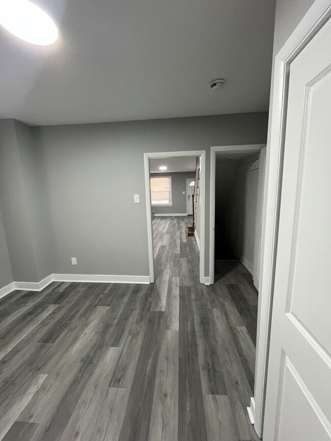 Building Photo - 3030 W 2nd St