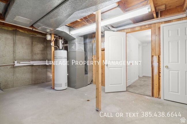 Building Photo - 4487 St Andrews Dr