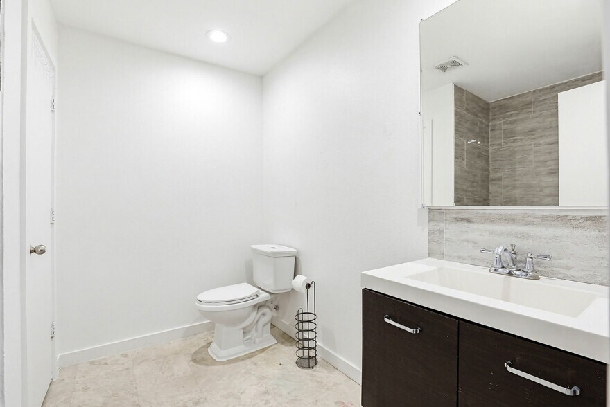 Building Photo - 9616 Kennebec Way