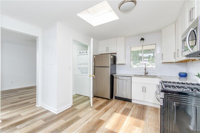 Building Photo - 346 Carpenter Dr NE