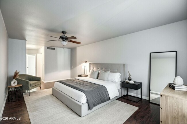 Building Photo - 8647 E Devonshire Ave