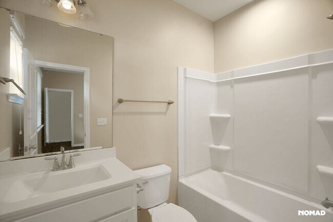 Building Photo - Charming 4BR Townhome in Apex