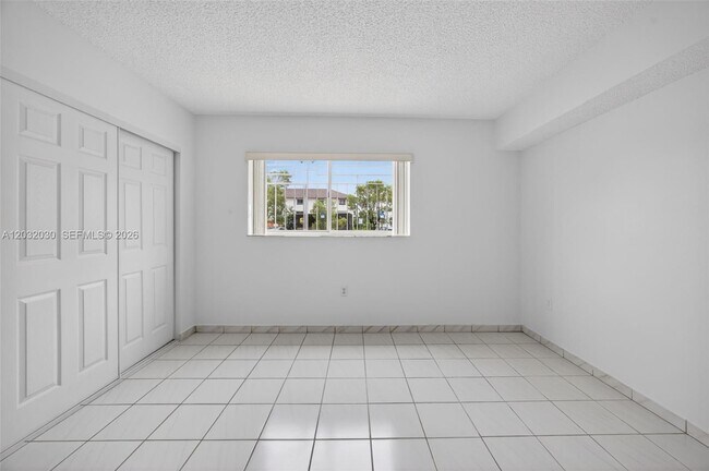 Building Photo - 800 SW 104th Ct