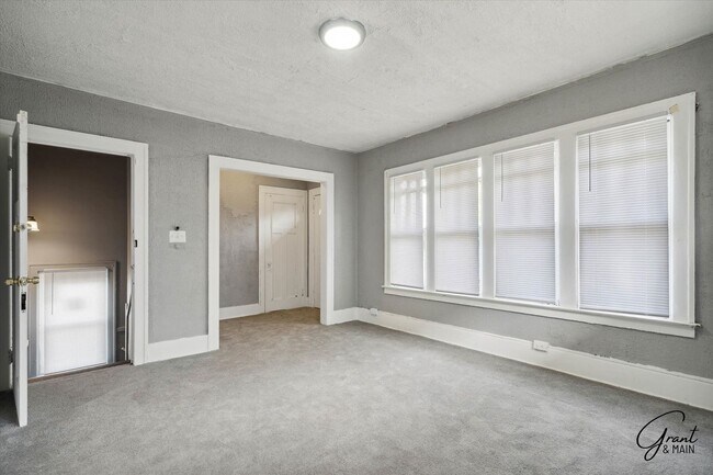 Building Photo - 3813 W Euclid St