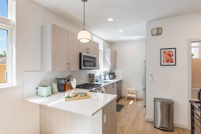 Building Photo - 2114 3rd Ave N