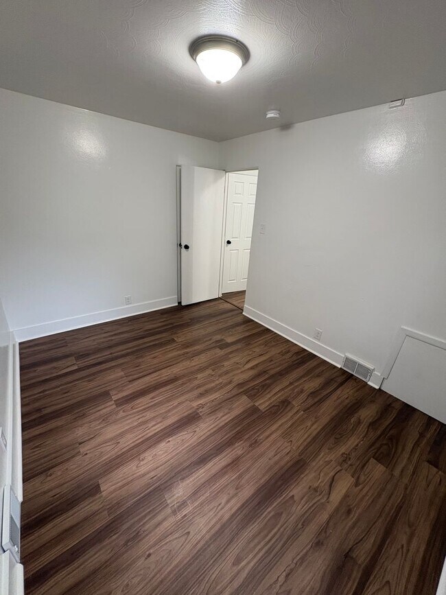 Building Photo - 1304 Decker Ave