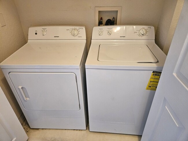 Building Photo - Beautiful First Floor, 1 Bedroom, 1 Bath, ...