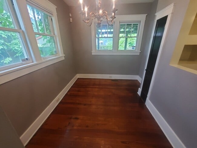 Building Photo - Check out this beautiful 3BR/2BA bungalow ...