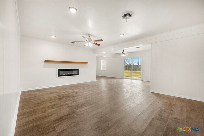 Building Photo - 3017 Oaklawn Dr