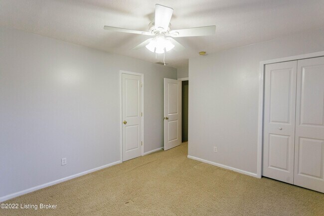 Building Photo - 2417 Ashwood Dr