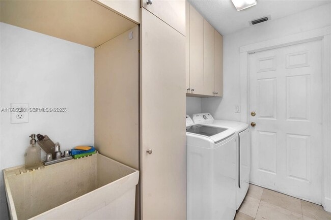 Building Photo - 620 Laurel Ln