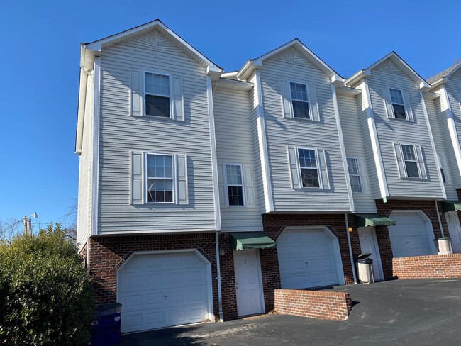 Primary Photo - Spacious 2-Bedroom Townhouse with Garage