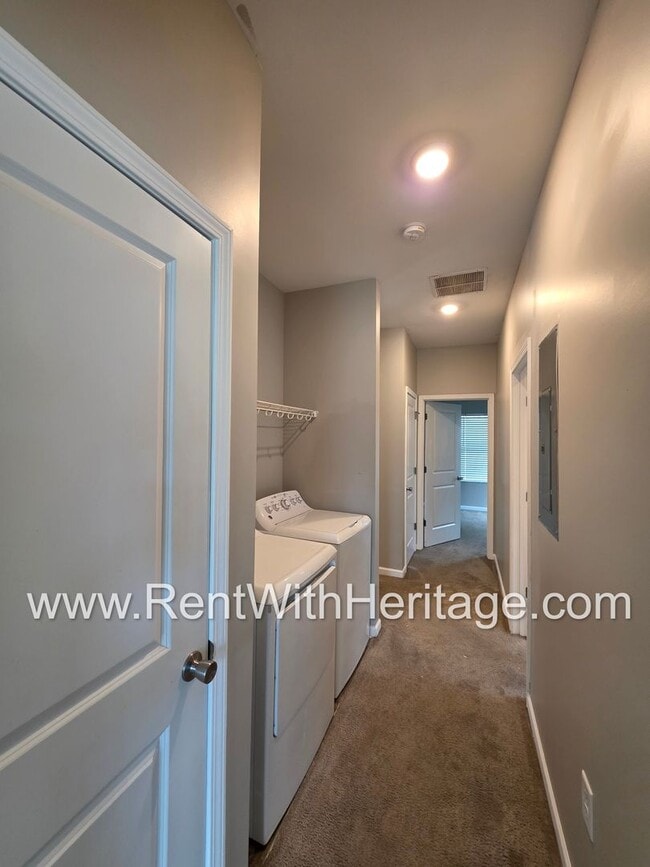 Building Photo - Awesome Ranch / Popular Carrollton Schools/ Near Adamson Square